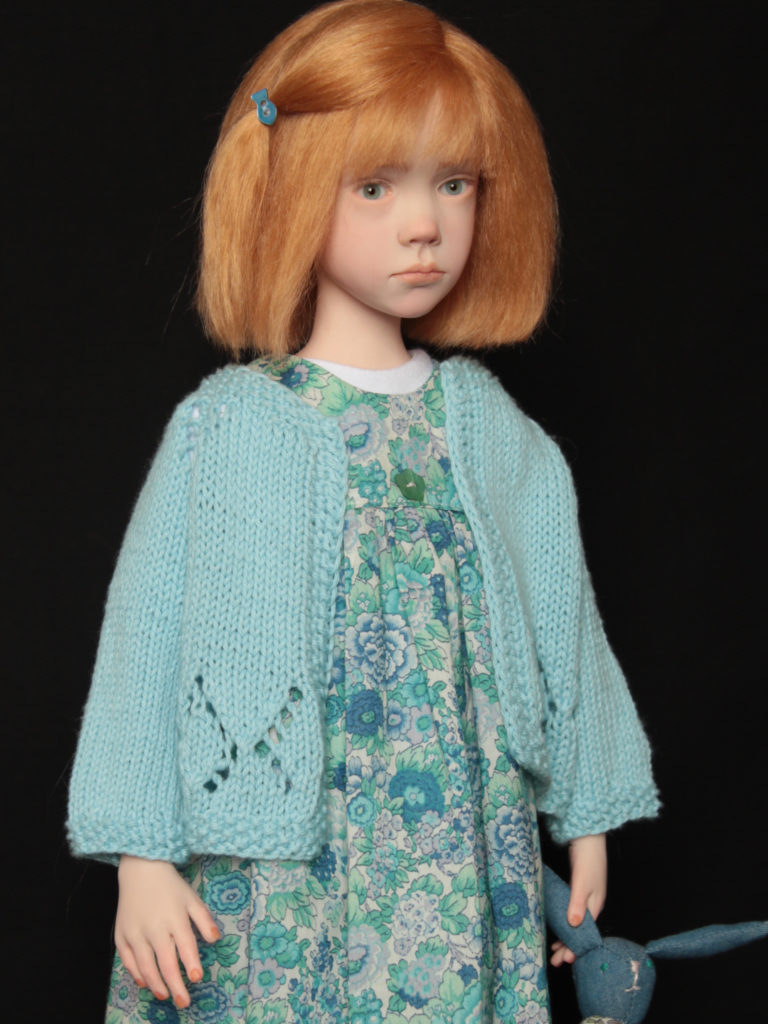 Sculpture figurative petite fille avec une coupe au carré OOAK doll poupée de collection